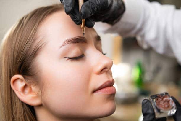 Simplifying Eyebrow Maintenance with Tinting